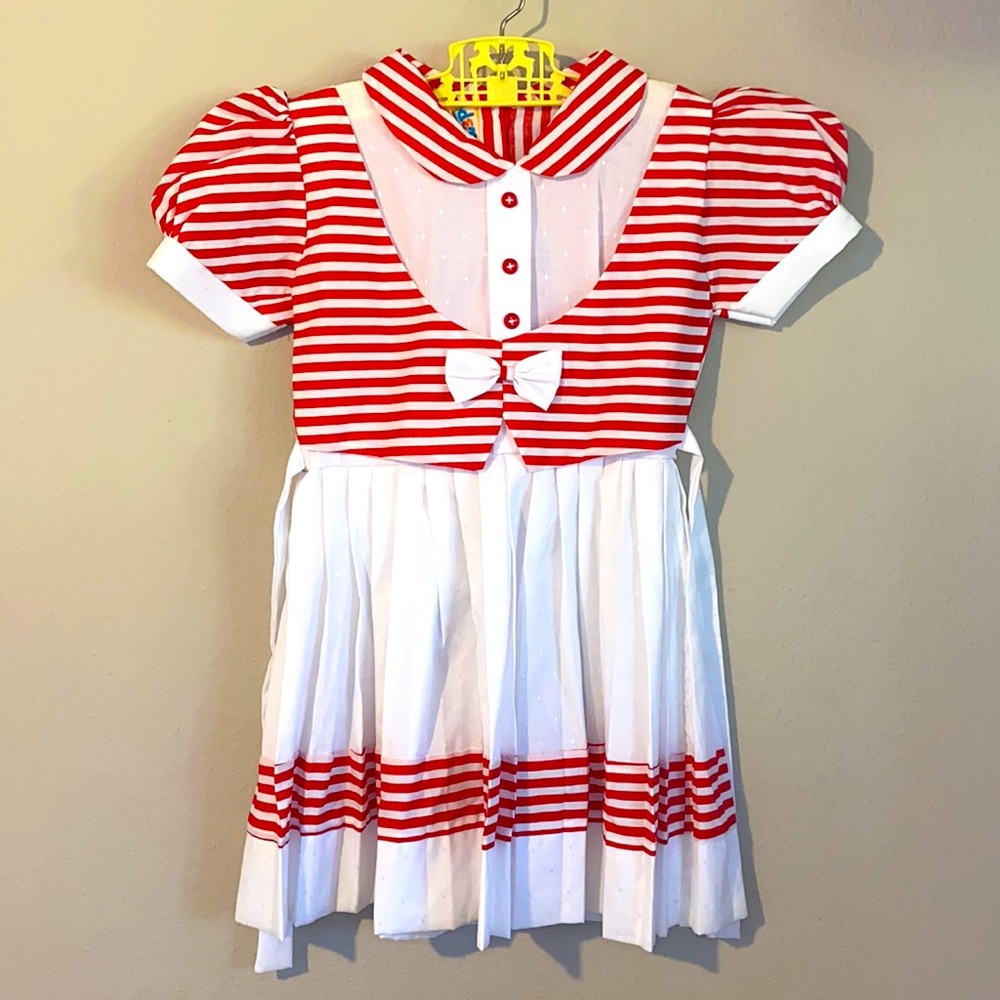 Vintage candy cane girl dress. Size 3-5 years.